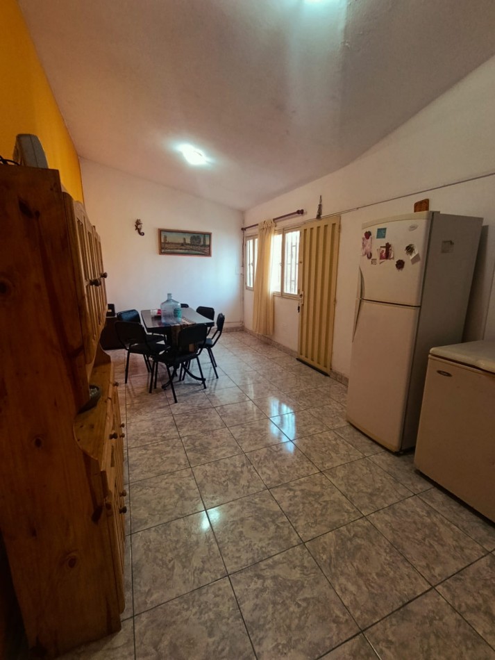 VENTA CASA 4 DORMITORIOS+SALON calle Santos Dominguez