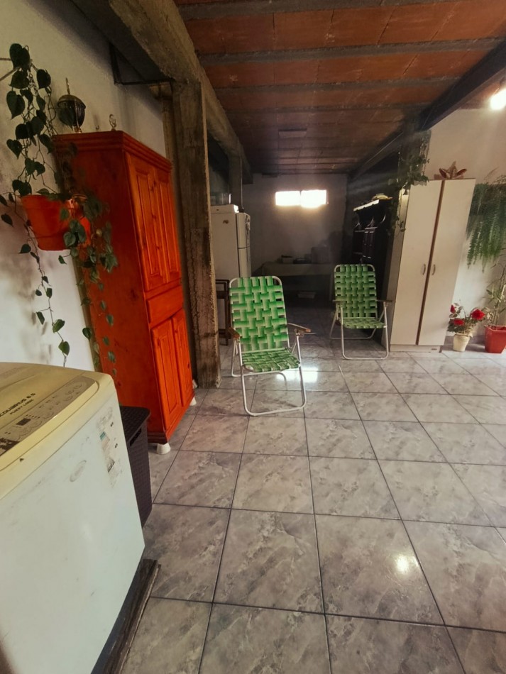 VENTA CASA 4 DORMITORIOS+SALON calle Santos Dominguez