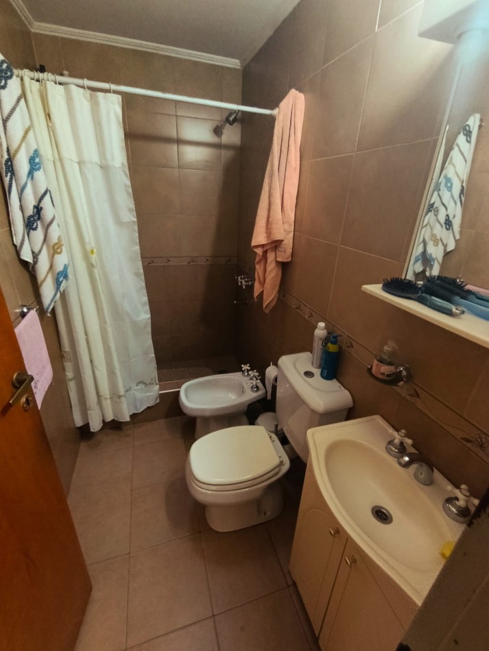 VENTA CASA 4 DORMITORIOS+SALON calle Santos Dominguez