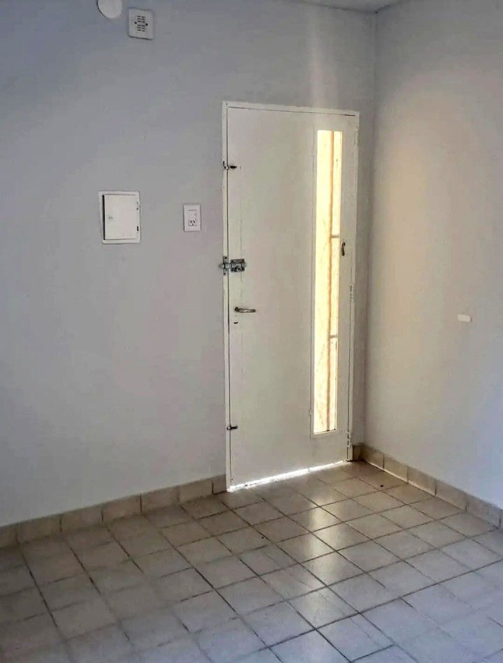 VENTA CASA 4 DORMITORIOS+SALON calle Santos Dominguez