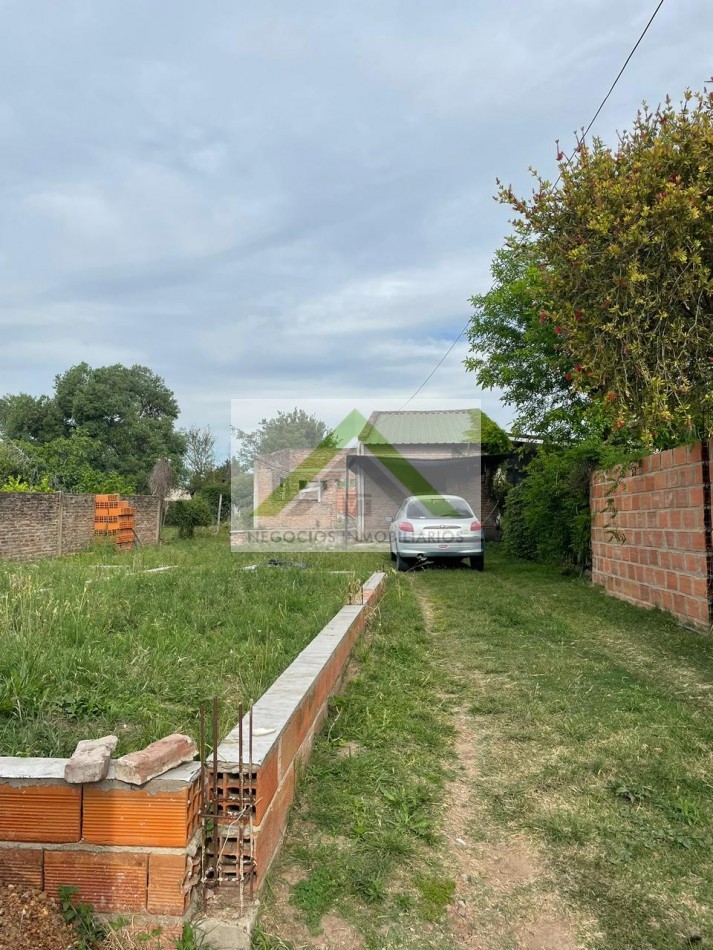 VENTA DE CASA CON GRAN TERRENO- STROBEL