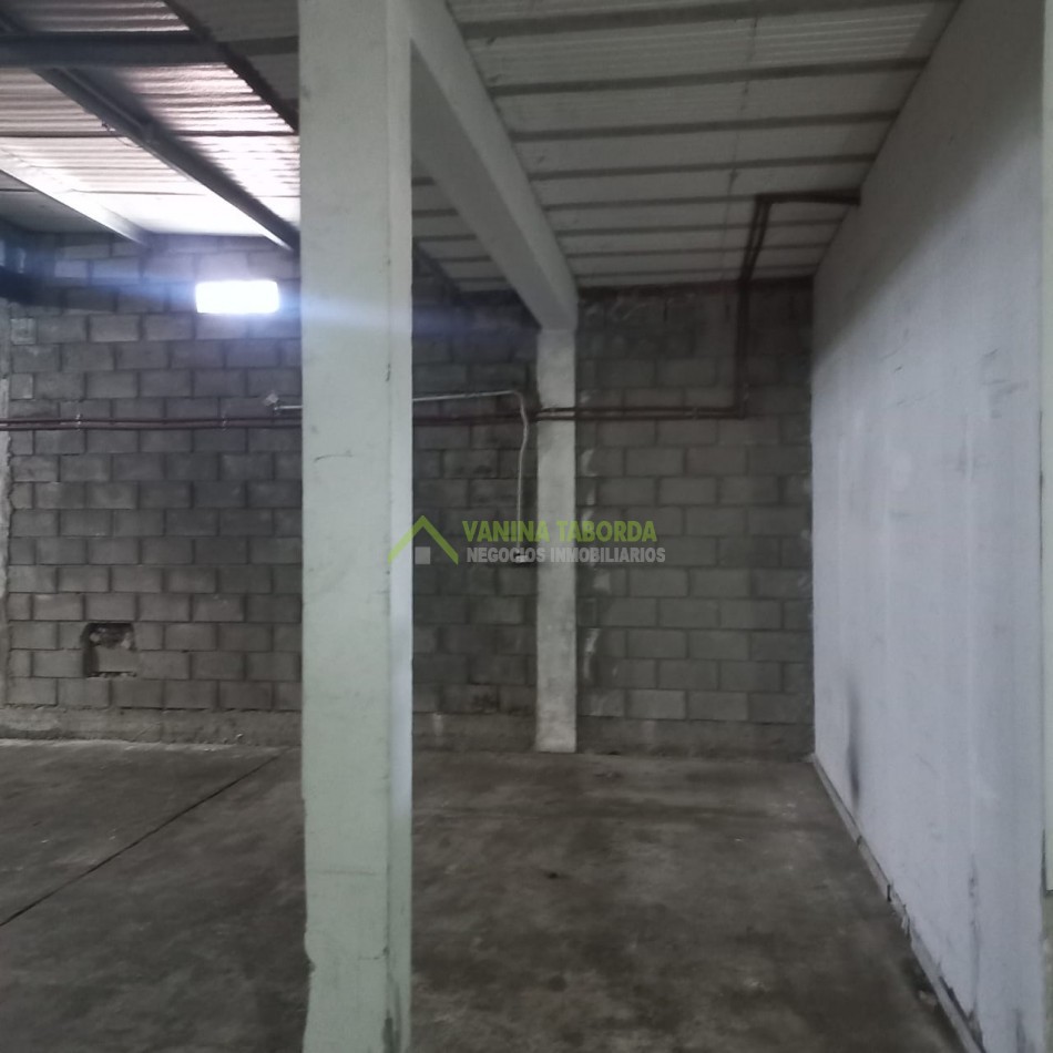 GALPON en Alquiler + Departamento- Zona Av. Churruarin y Acceso Norte