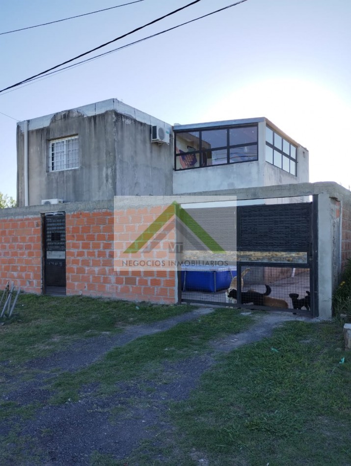 VENTA DE CASA DE 3 DORMITORIOS ZONA AEROPUERTO.