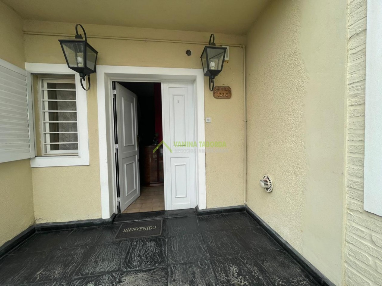 CASA EN  BARRIO ATRAA III, Tres dormitorios mas Local