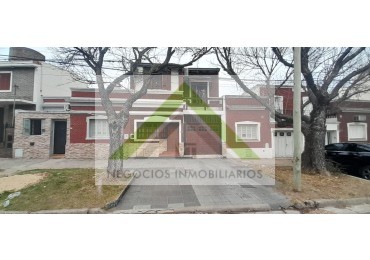 VENTA DE CASA DE DOS PLANTAS EN ZONA SAENZ PEÑA